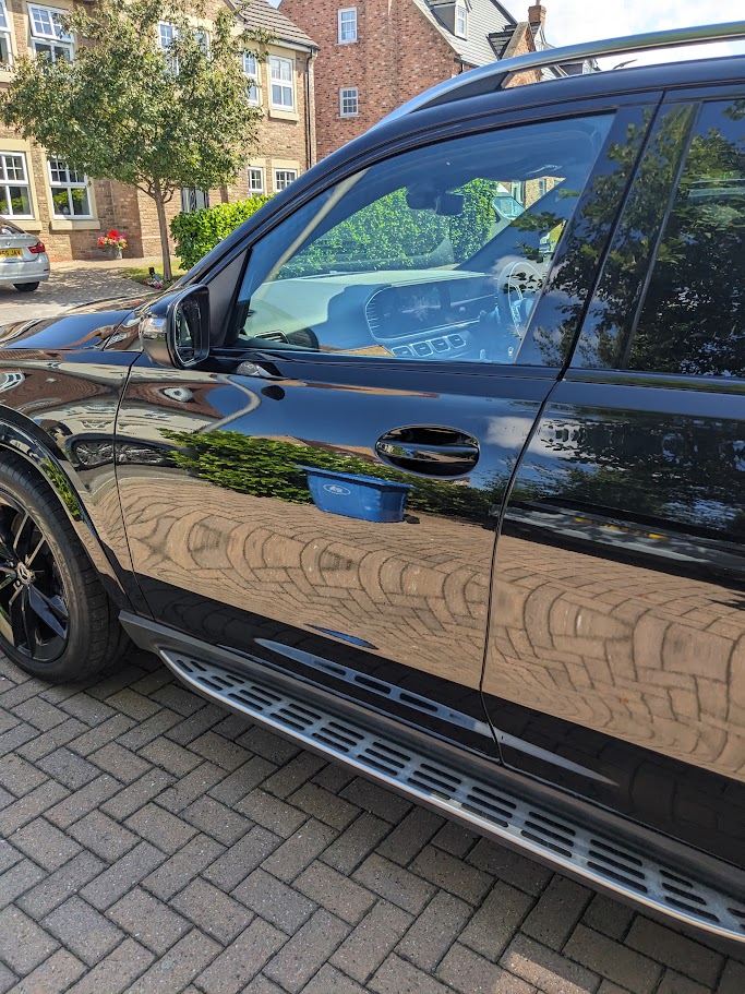 Deep gloss on a black Mercedes GLE